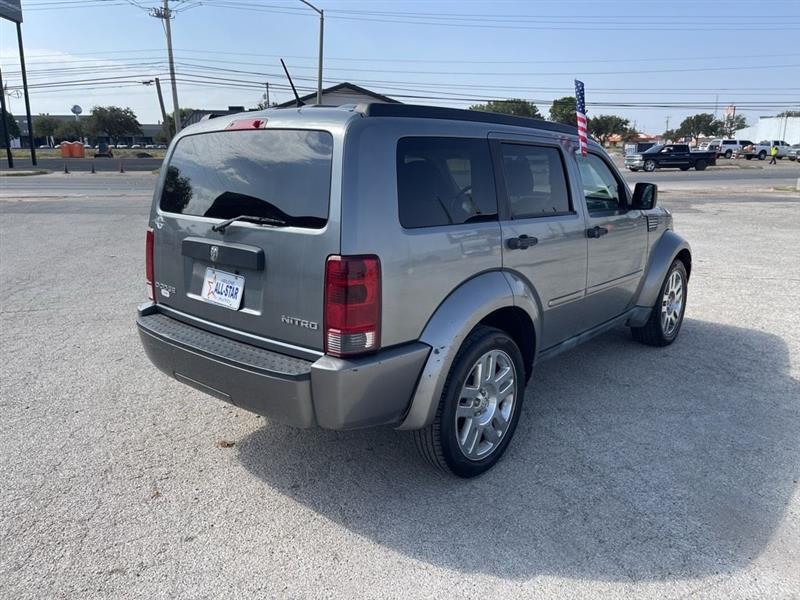 Dodge Nitro photo 6