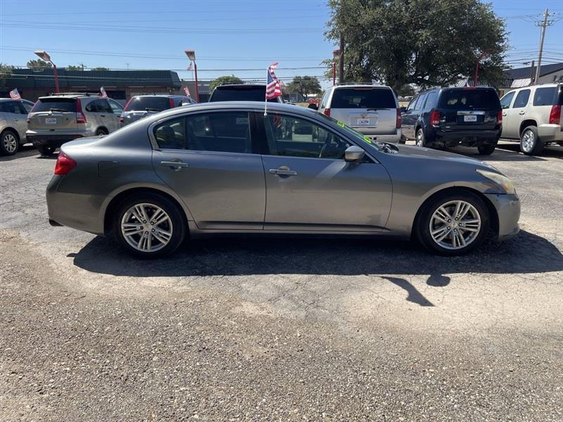 Infiniti G37 photo 7