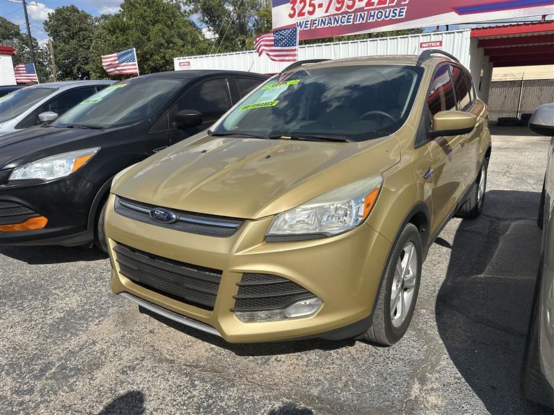 Ford Escape photo 2