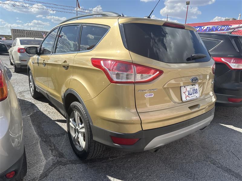 Ford Escape photo 3