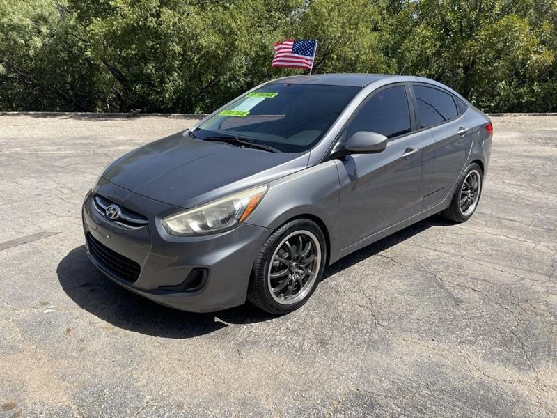 Hyundai Accent photo 2