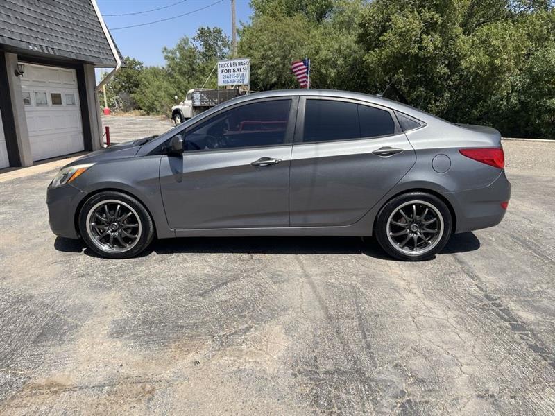 Hyundai Accent photo 3