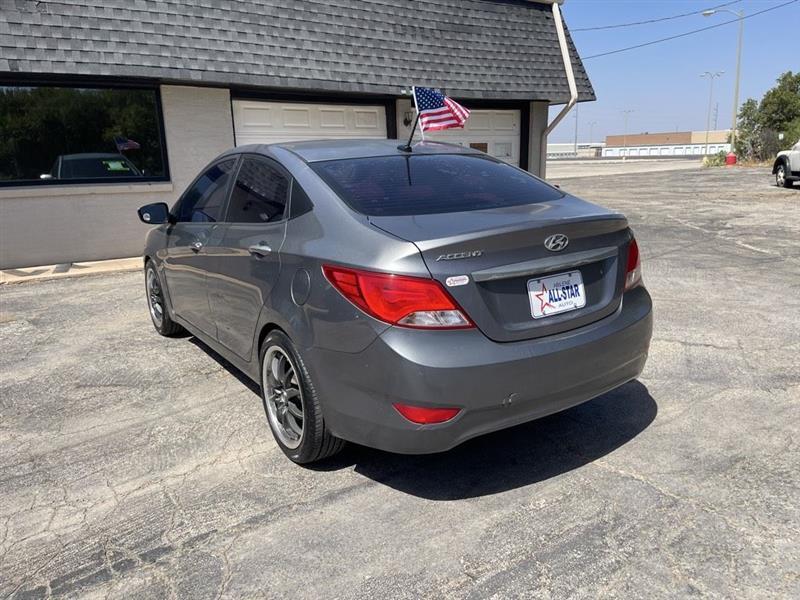 Hyundai Accent photo 4