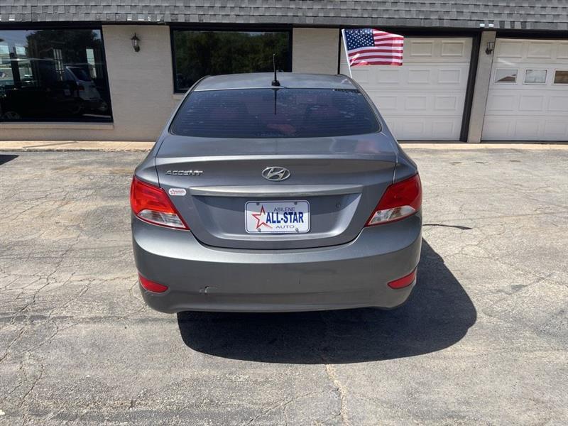 Hyundai Accent photo 5