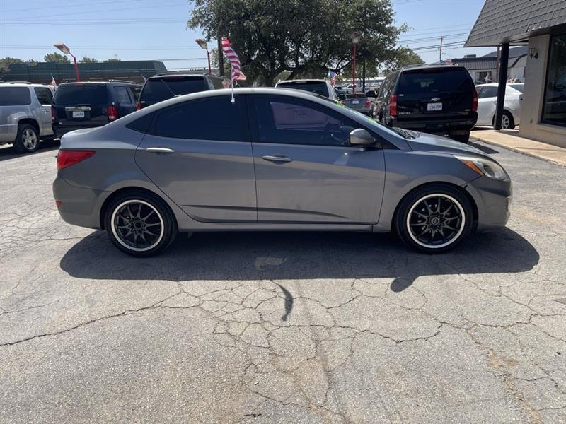 Hyundai Accent photo 6