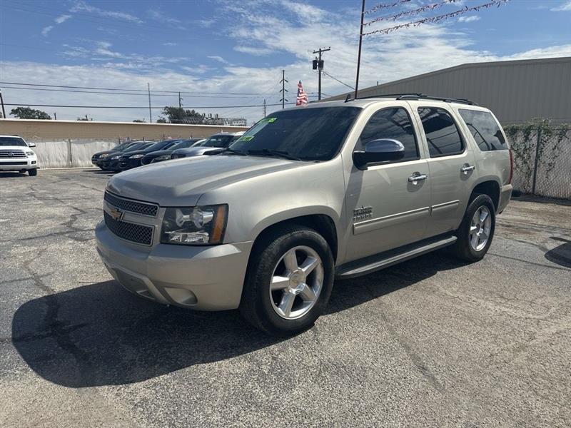 Chevrolet Tahoe photo 2