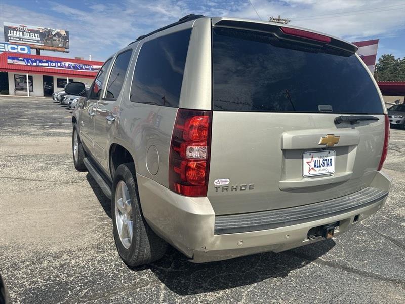 Chevrolet Tahoe photo 3