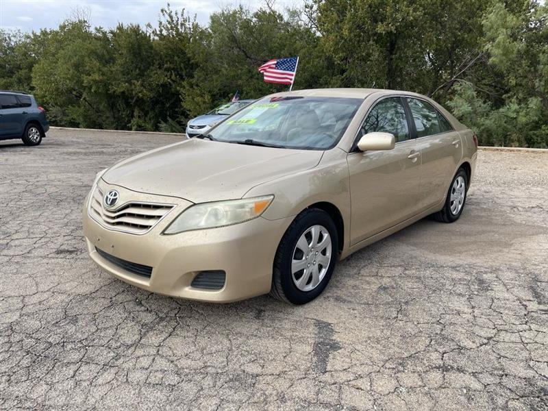Toyota Camry photo 2