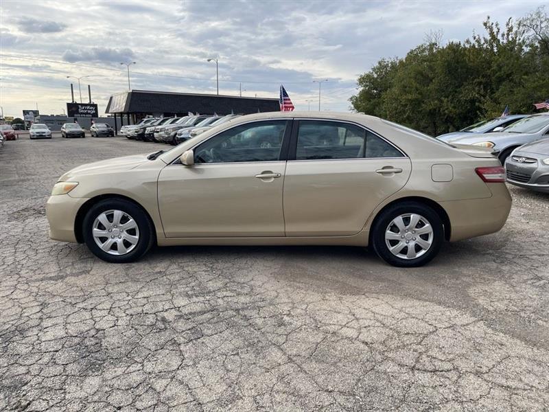 Toyota Camry photo 3