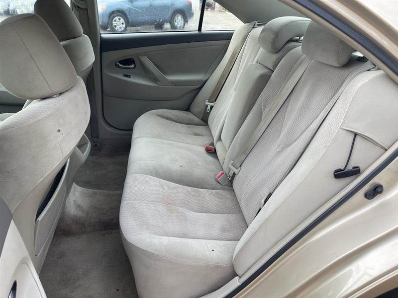 Toyota Camry photo 9