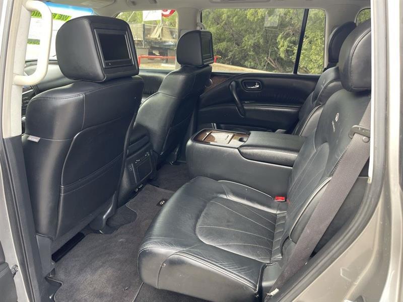 Infiniti QX80 photo 11