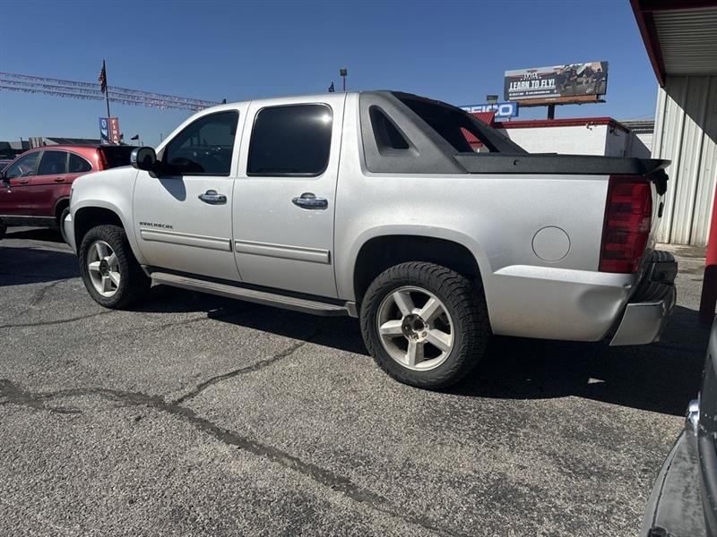 Chevrolet Avalanche photo 3