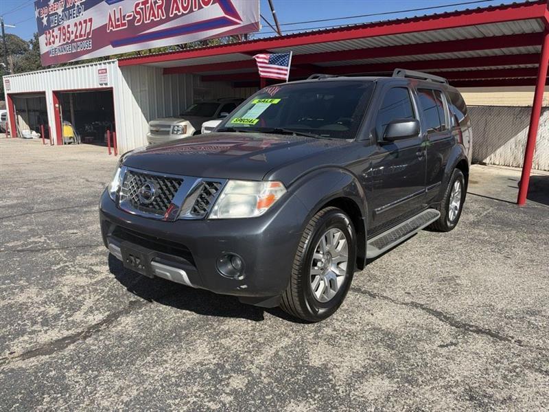 Nissan Pathfinder photo 2