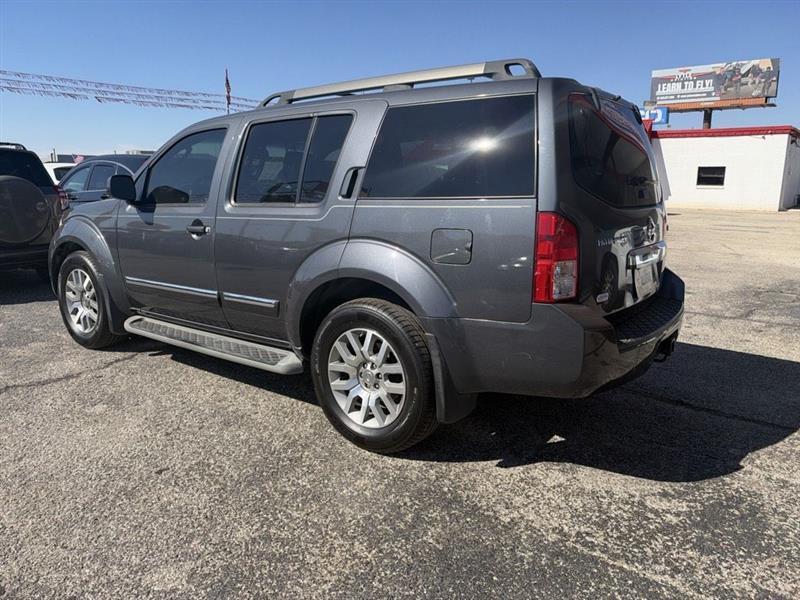 Nissan Pathfinder photo 3