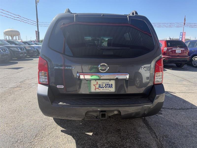 Nissan Pathfinder photo 4