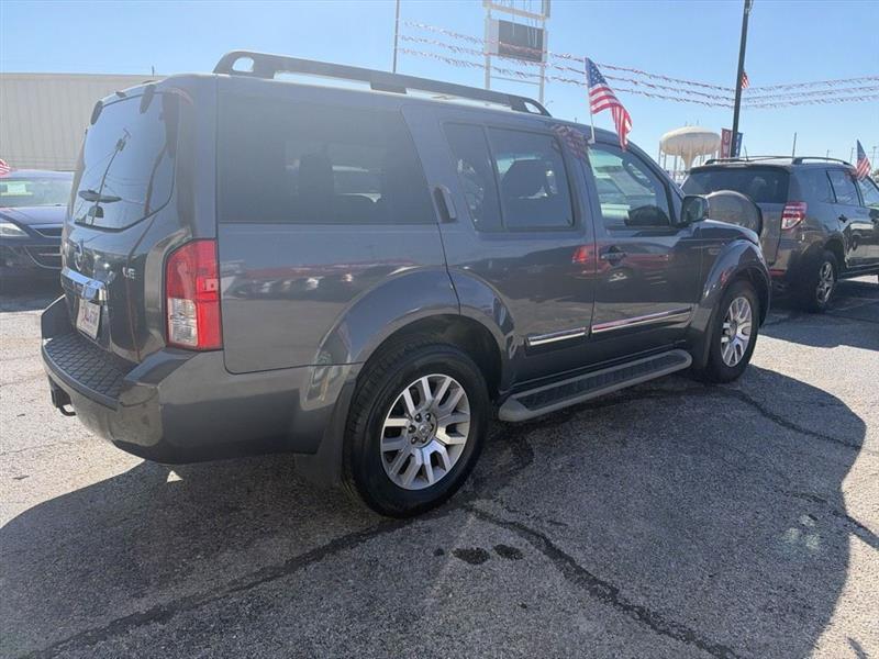 Nissan Pathfinder photo 5