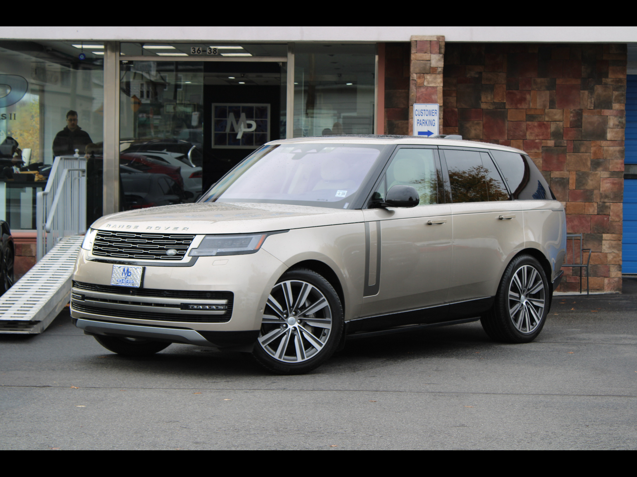 2023 Land Rover Range Rover P400 SE SWB