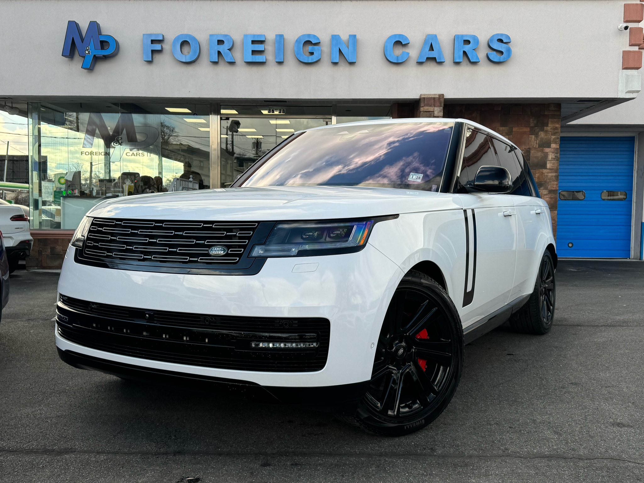 2023 Land Rover Range Rover SE's photo