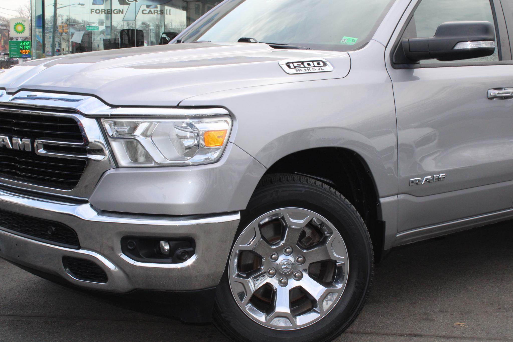 RAM 1500 Big Horn 4x4 Crew Cab 5'7" Box 2020