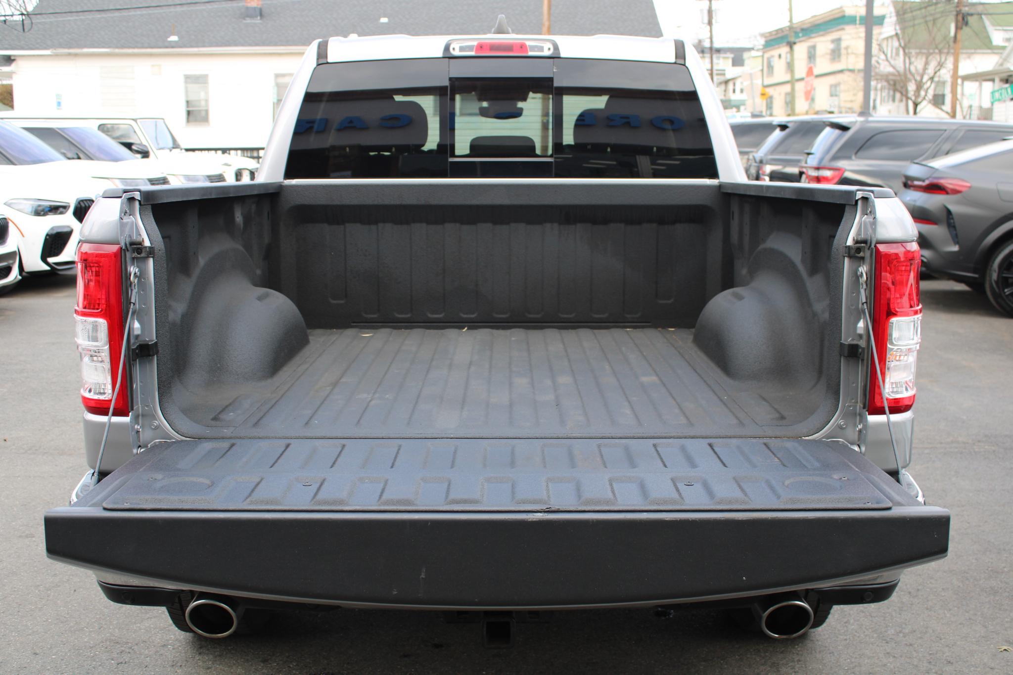 RAM 1500 Big Horn 4x4 Crew Cab 5'7" Box 2020