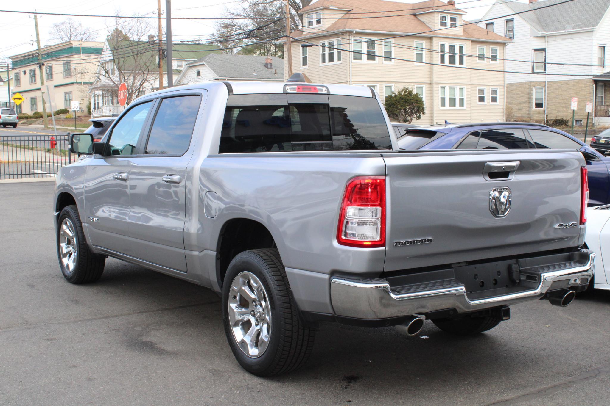 RAM 1500 Big Horn 4x4 Crew Cab 5'7" Box 2020