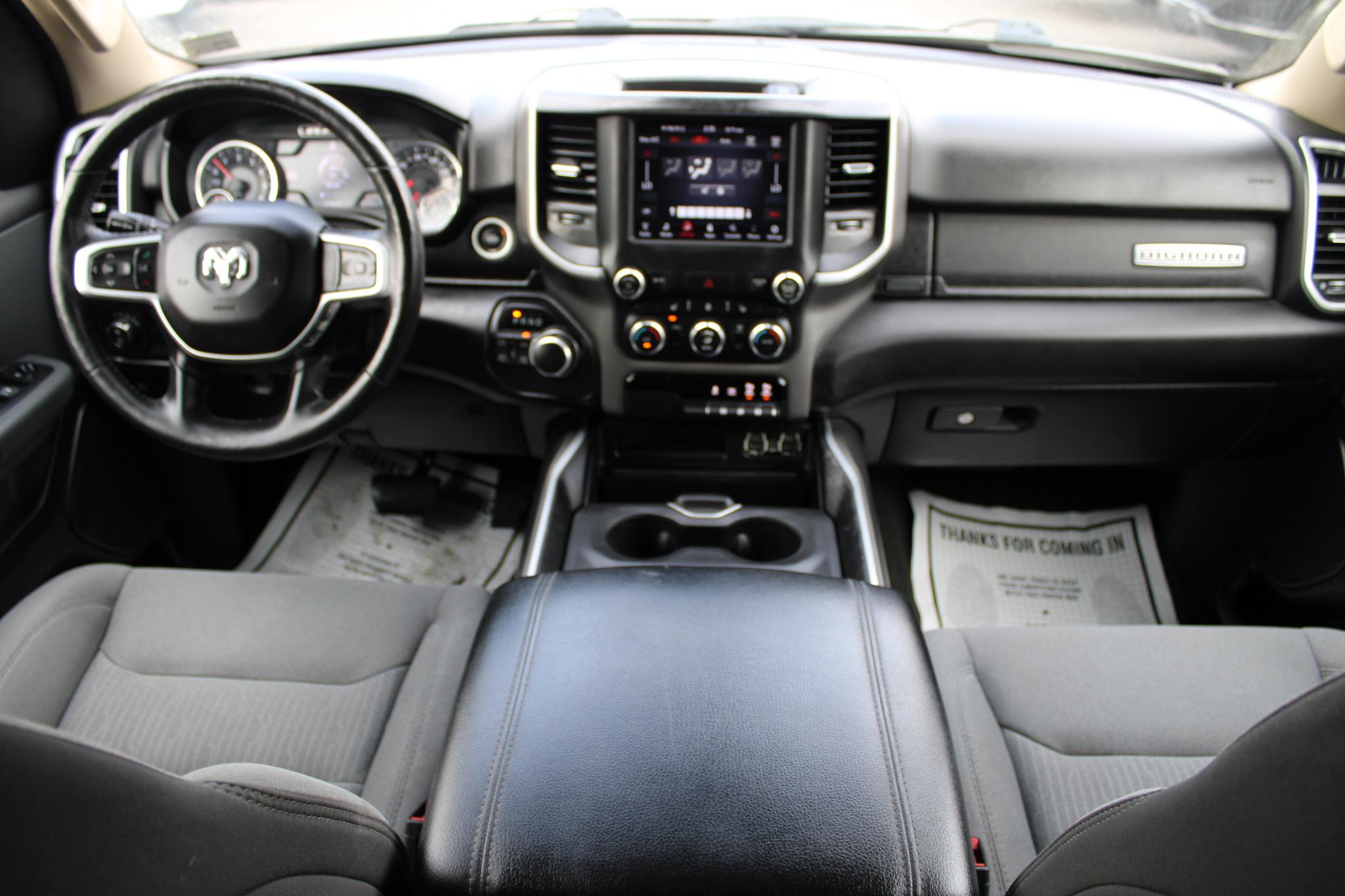 RAM 1500 Big Horn 4x4 Crew Cab 5'7" Box 2020