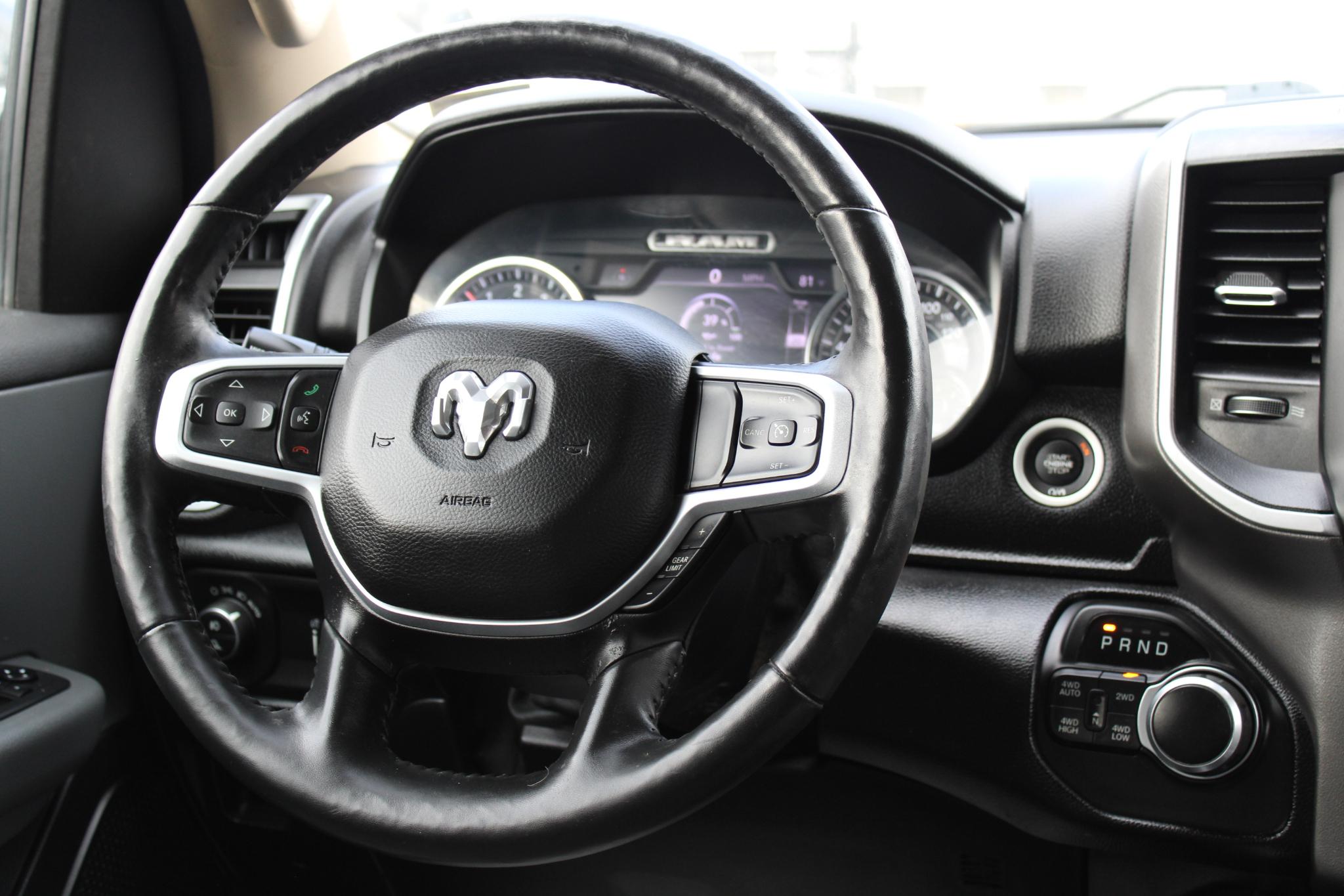 RAM 1500 Big Horn 4x4 Crew Cab 5'7" Box 2020