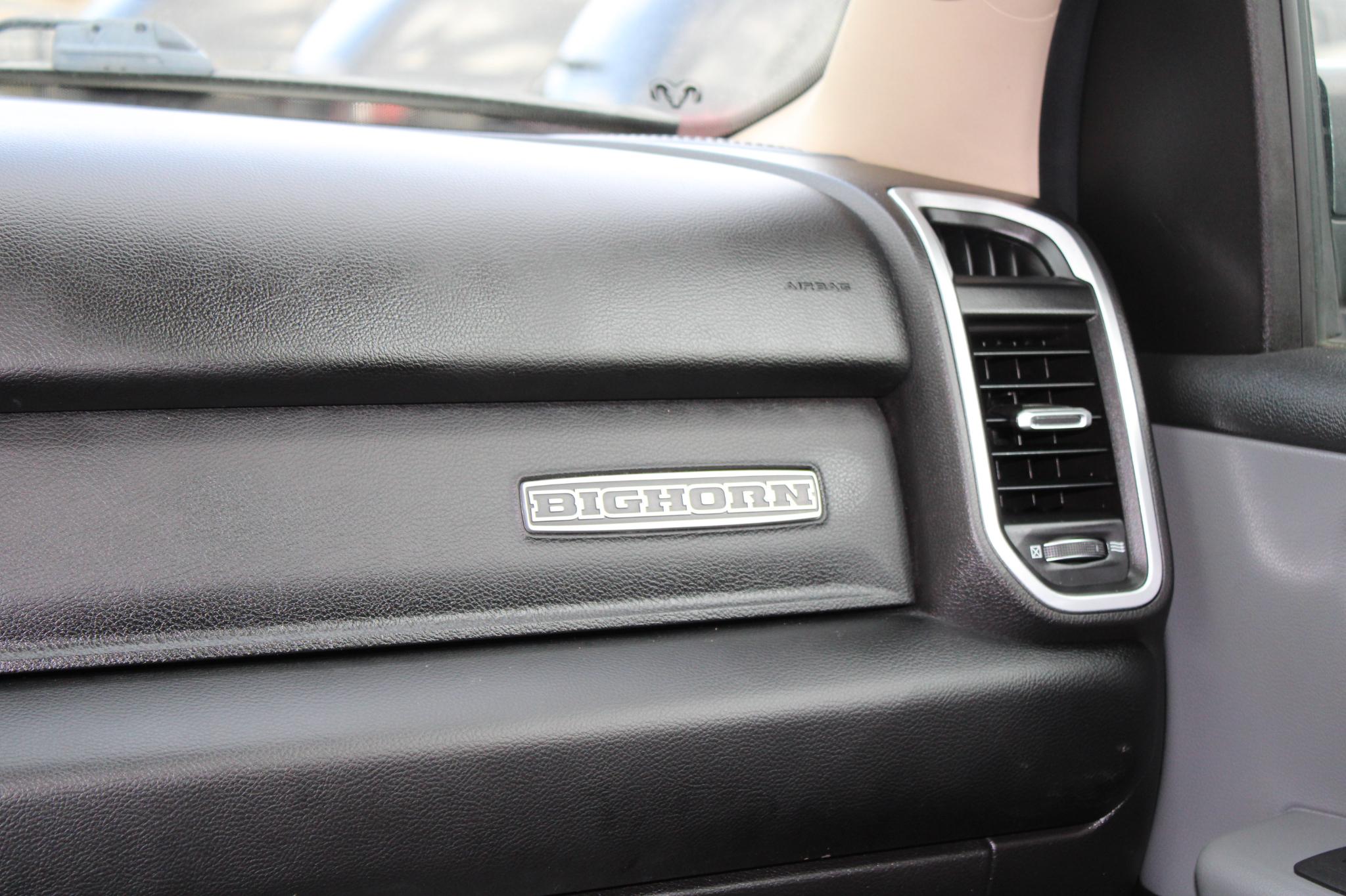 RAM 1500 Big Horn 4x4 Crew Cab 5'7" Box 2020