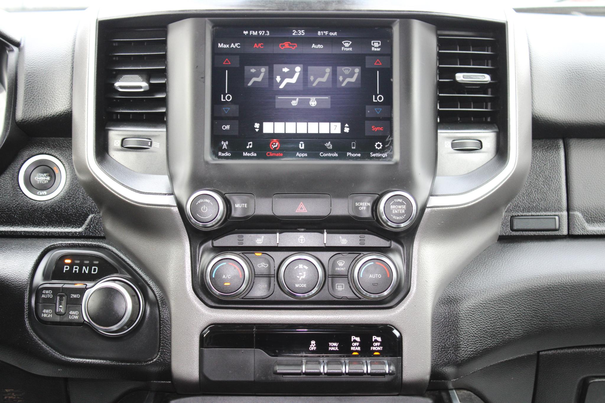 RAM 1500 Big Horn 4x4 Crew Cab 5'7" Box 2020