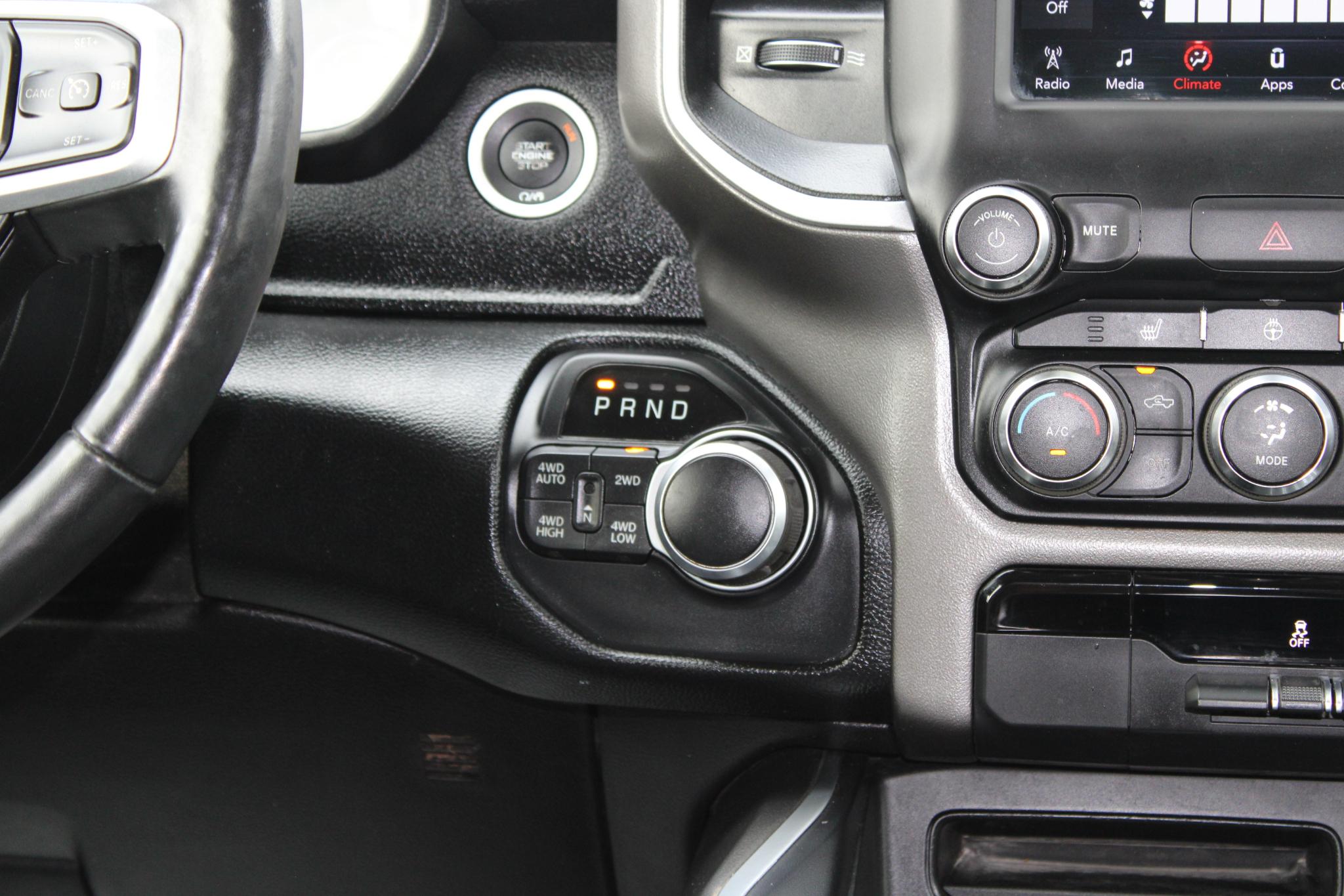 RAM 1500 Big Horn 4x4 Crew Cab 5'7" Box 2020