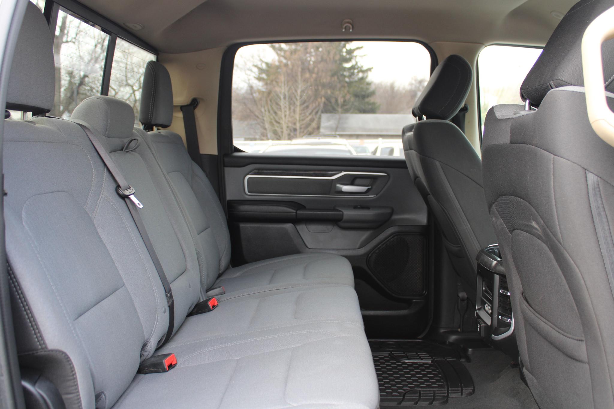 RAM 1500 Big Horn 4x4 Crew Cab 5'7" Box 2020