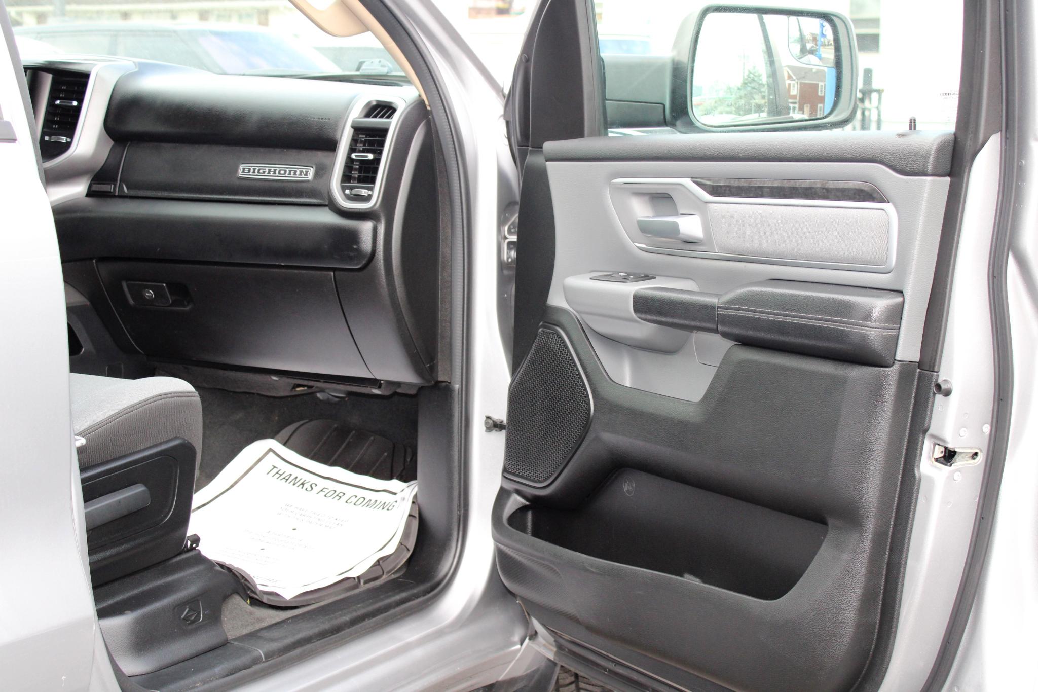 RAM 1500 Big Horn 4x4 Crew Cab 5'7" Box 2020