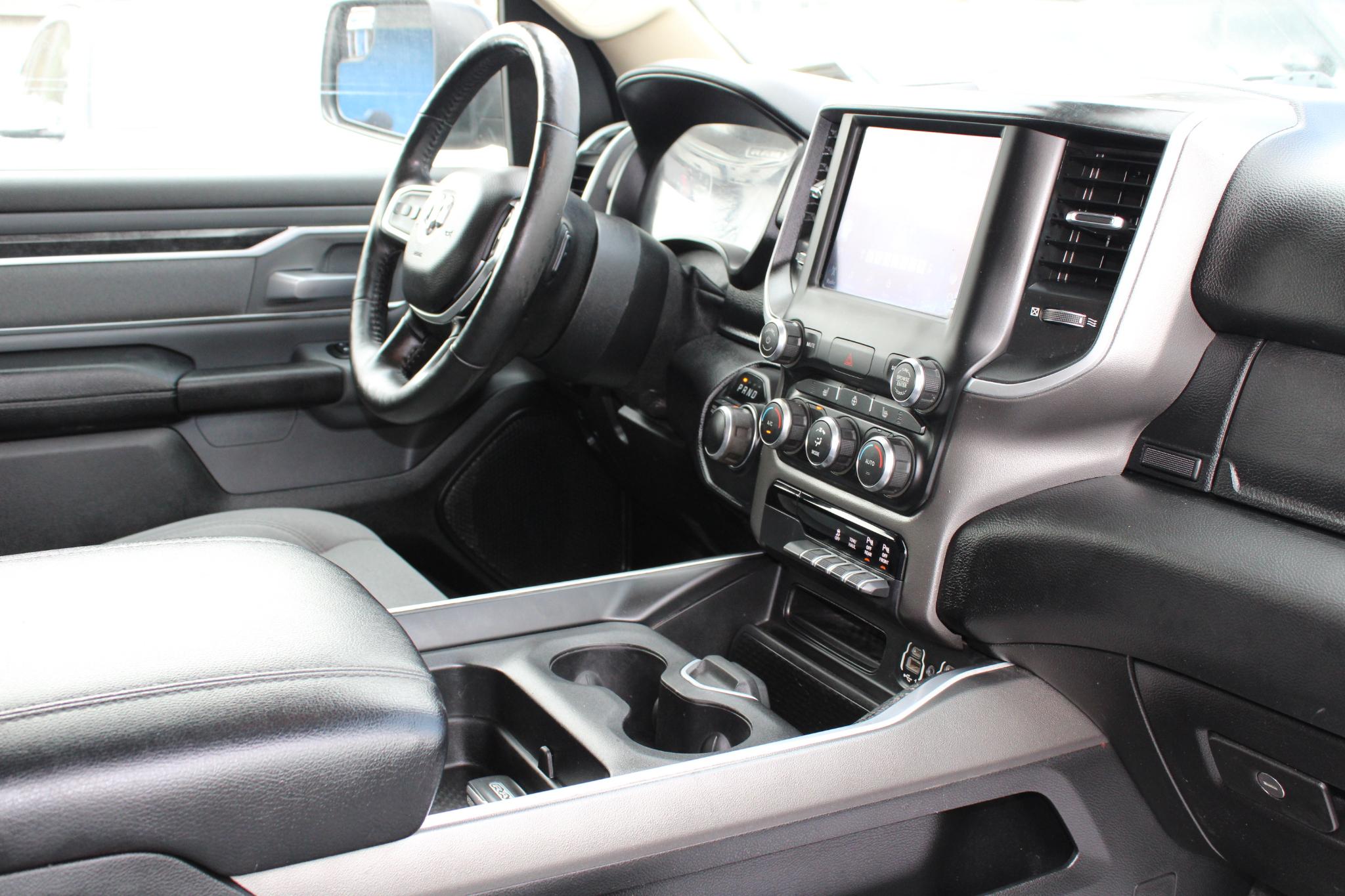 RAM 1500 Big Horn 4x4 Crew Cab 5'7" Box 2020