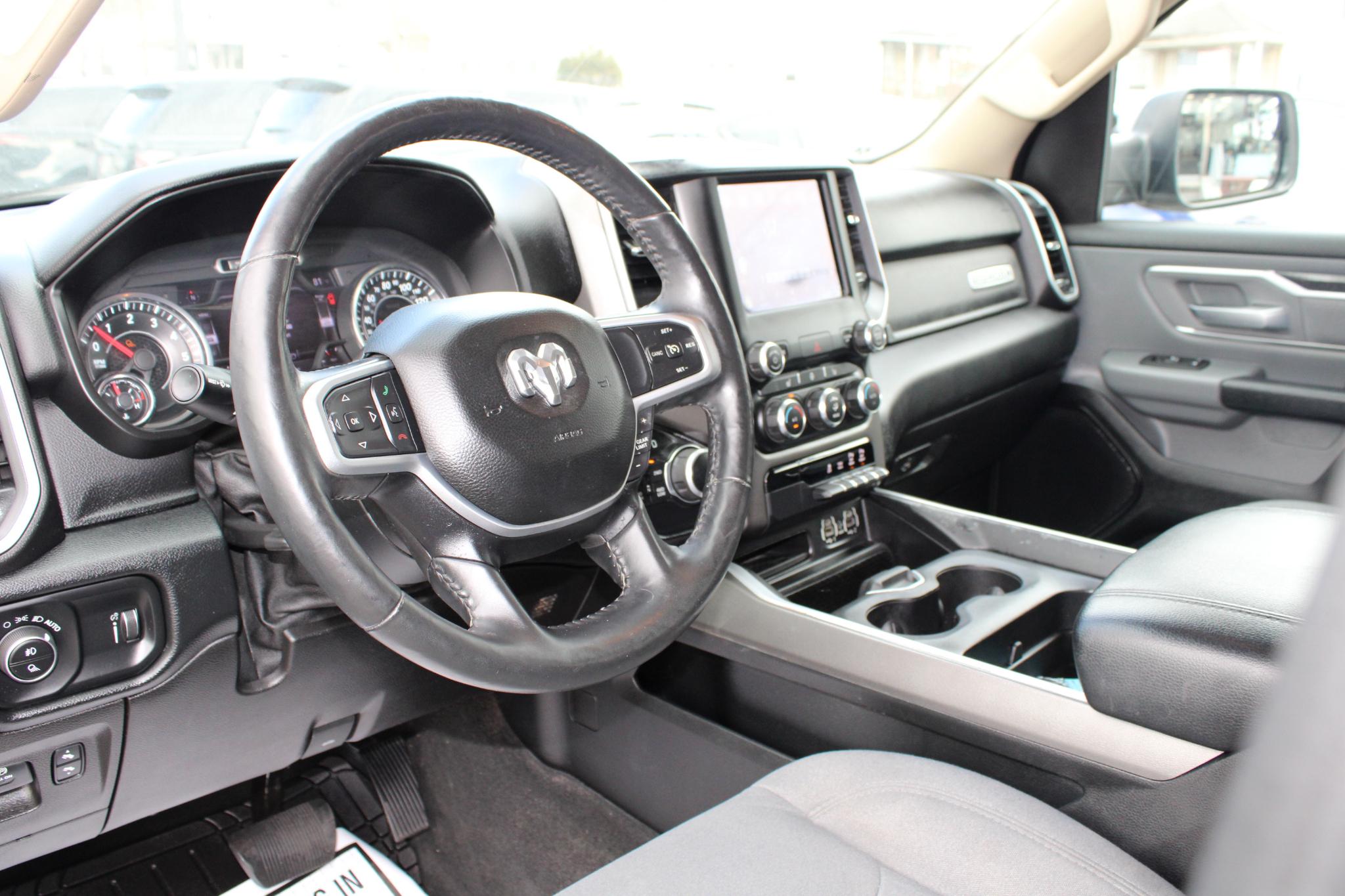 RAM 1500 Big Horn 4x4 Crew Cab 5'7" Box 2020