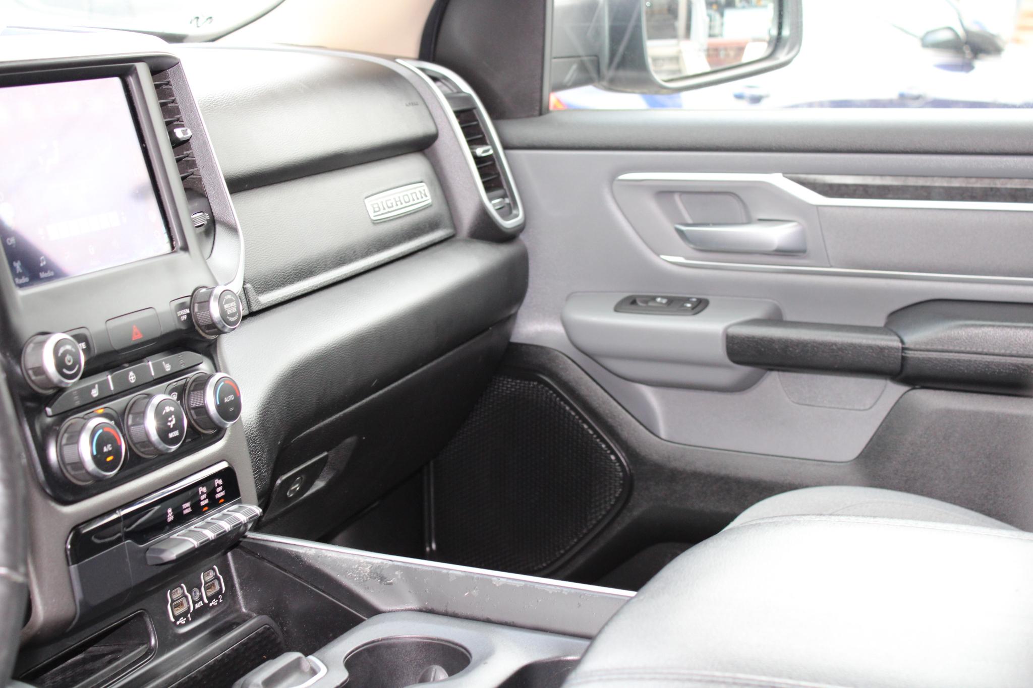 RAM 1500 Big Horn 4x4 Crew Cab 5'7" Box 2020