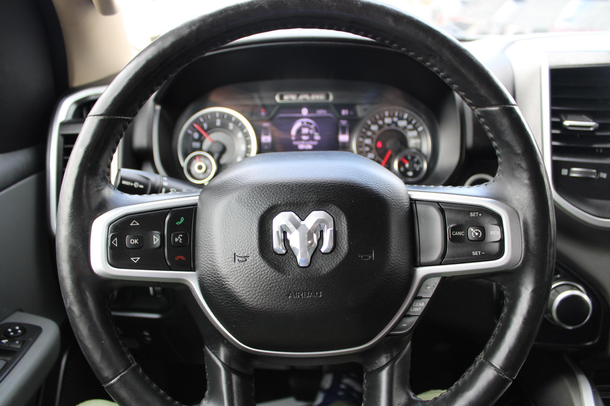 RAM 1500 Big Horn 4x4 Crew Cab 5'7" Box 2020