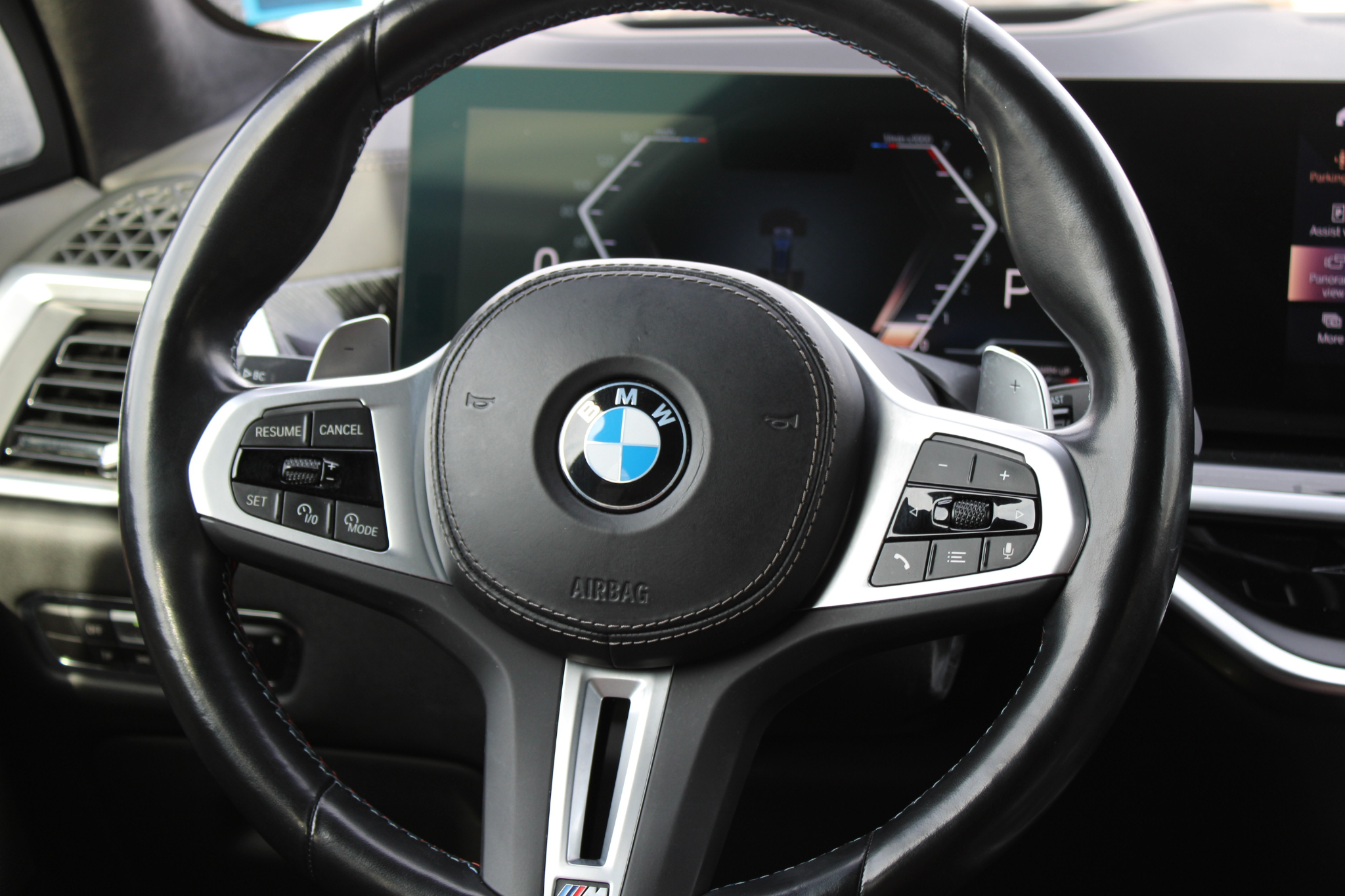 BMW X7 M60i Sports Activity Vehicle 2023