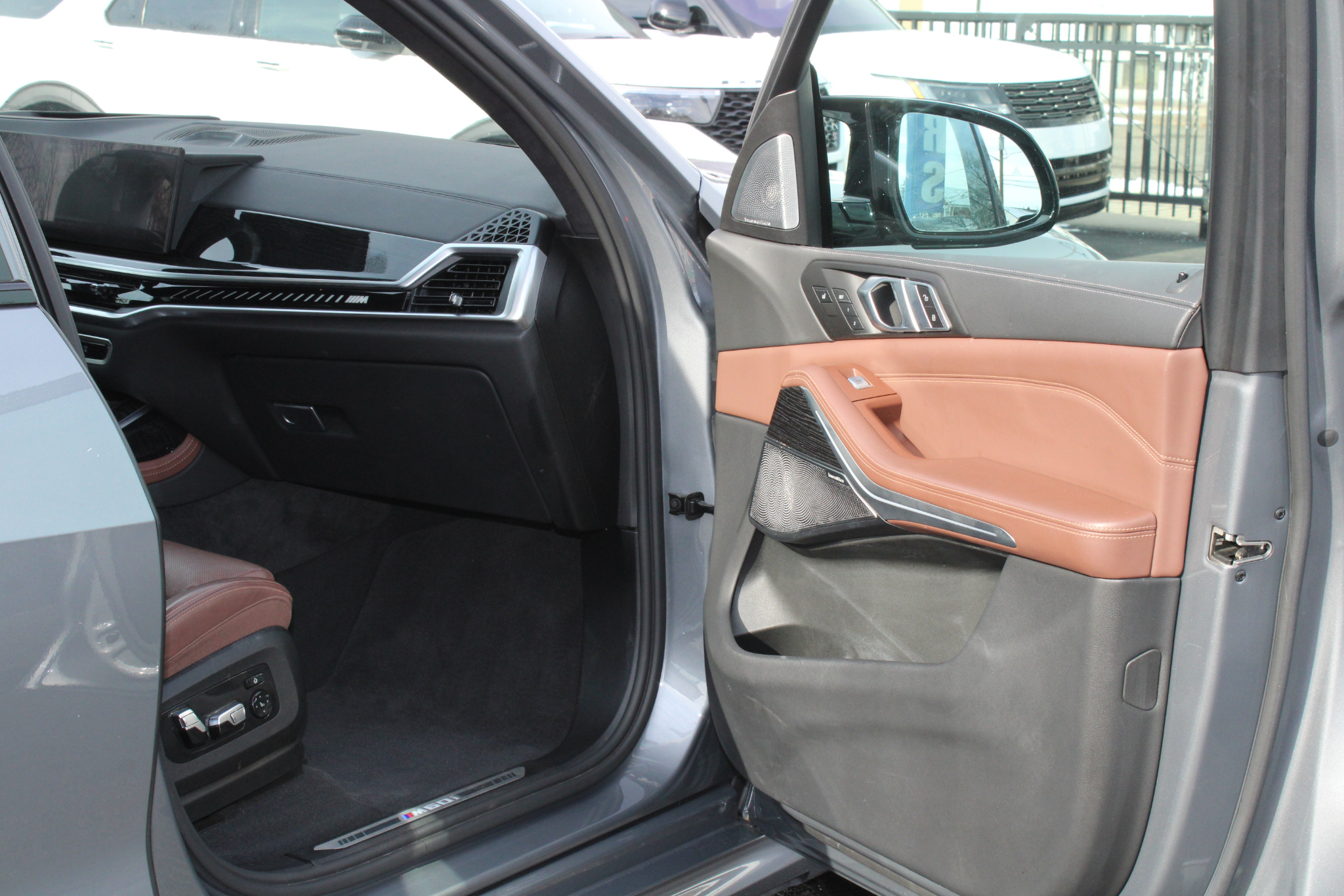 BMW X7 M60i Sports Activity Vehicle 2023