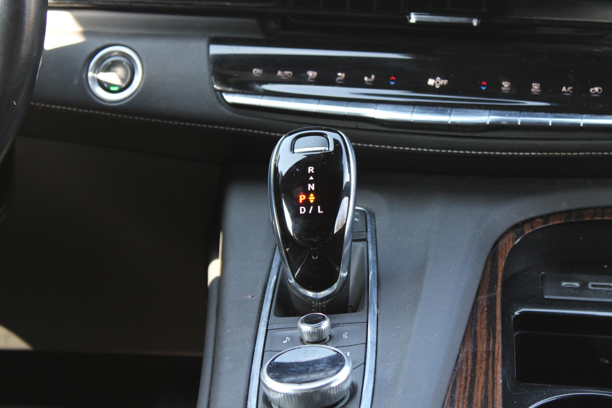 Cadillac Escalade ESV 4WD 4dr Premium Luxury 2022