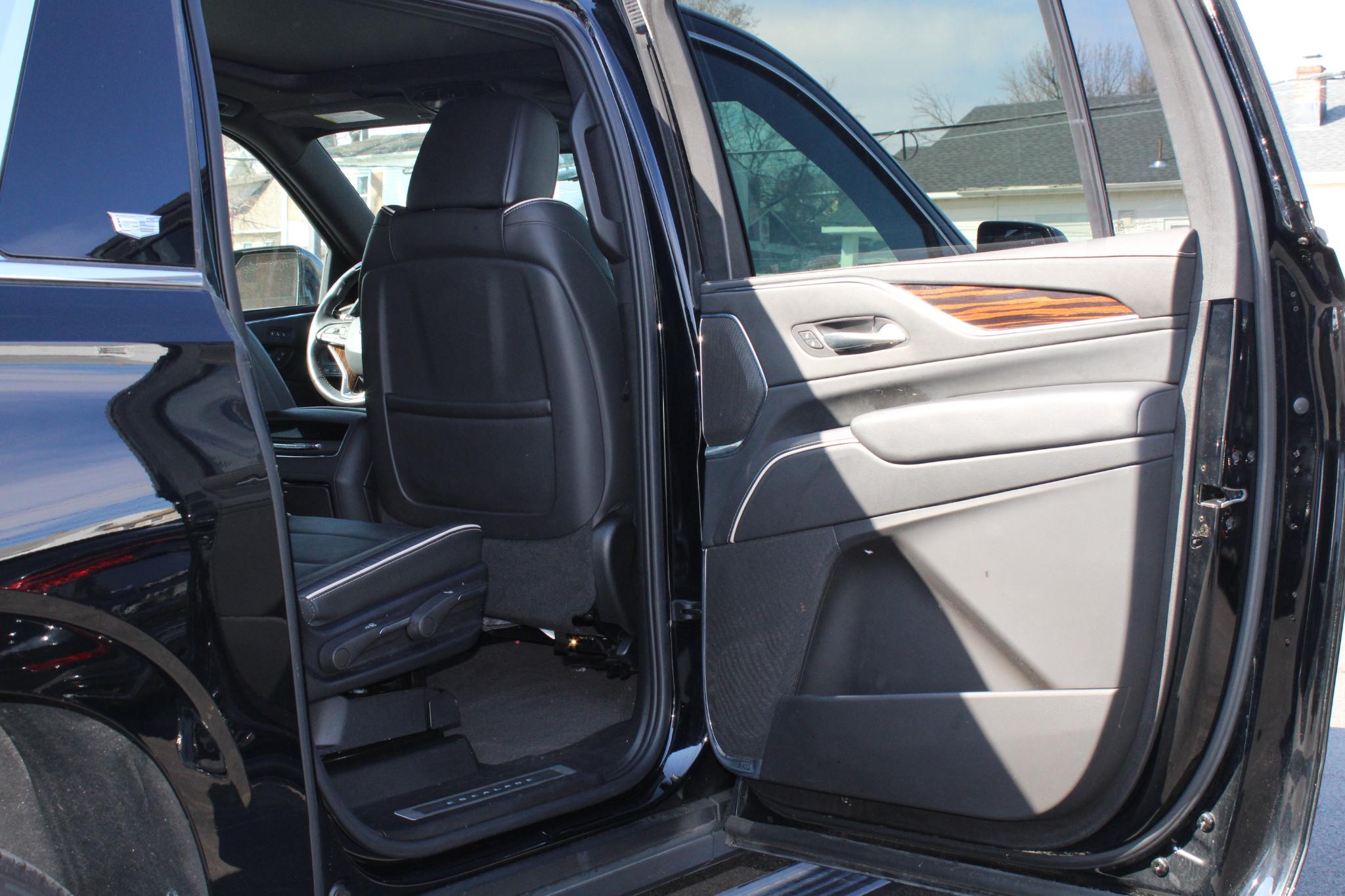 Cadillac Escalade ESV 4WD 4dr Premium Luxury 2022