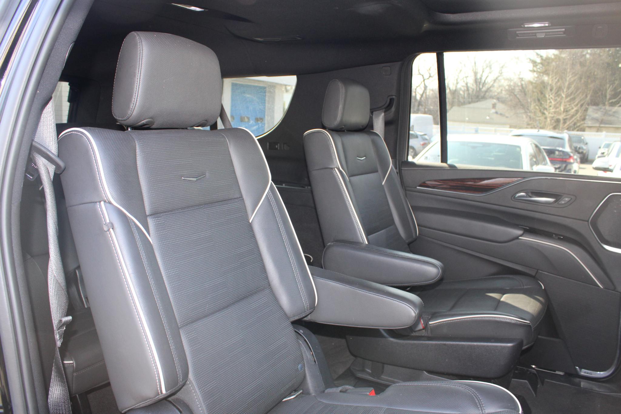 Cadillac Escalade ESV 4WD 4dr Premium Luxury 2022