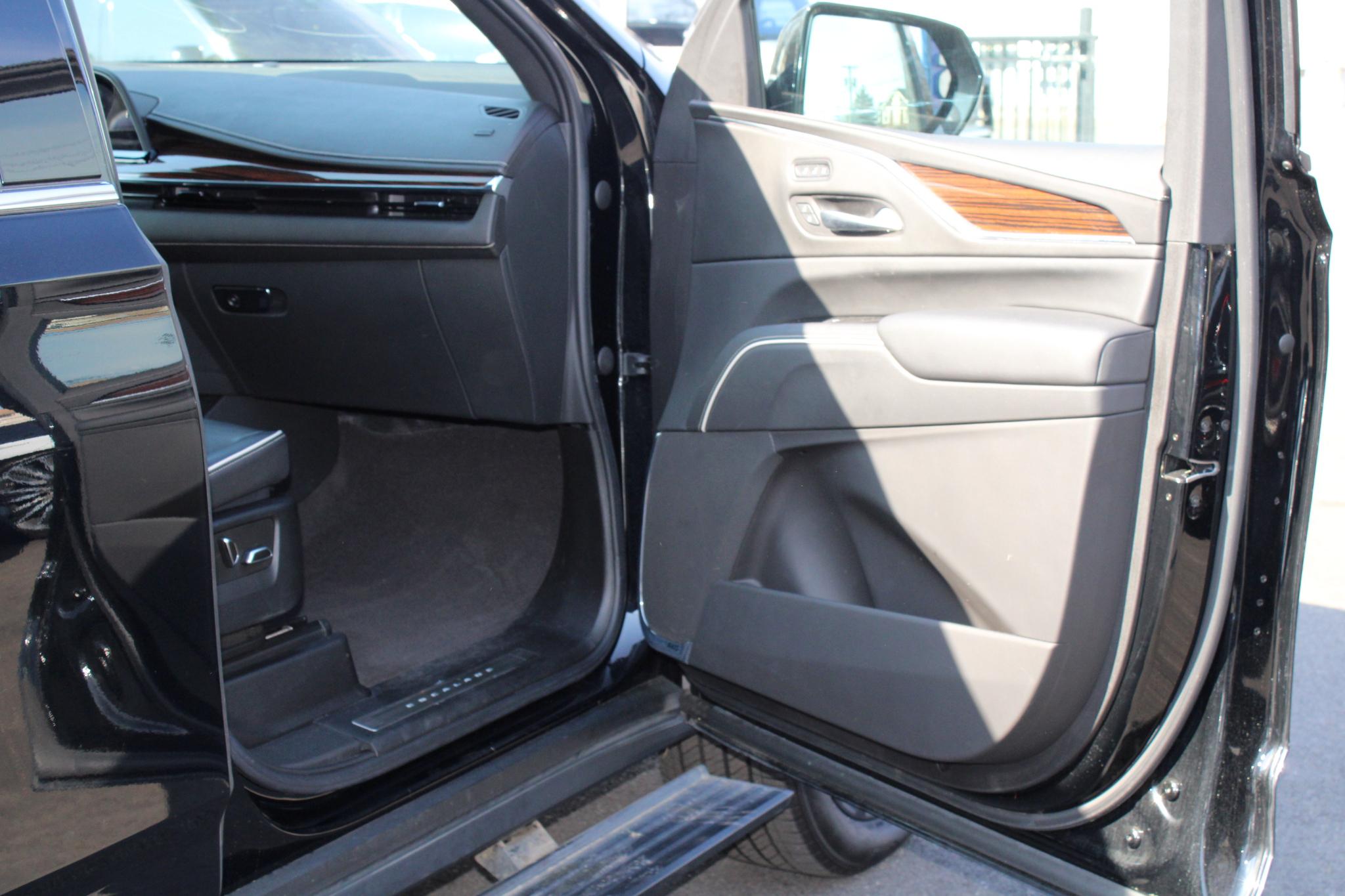 Cadillac Escalade ESV 4WD 4dr Premium Luxury 2022