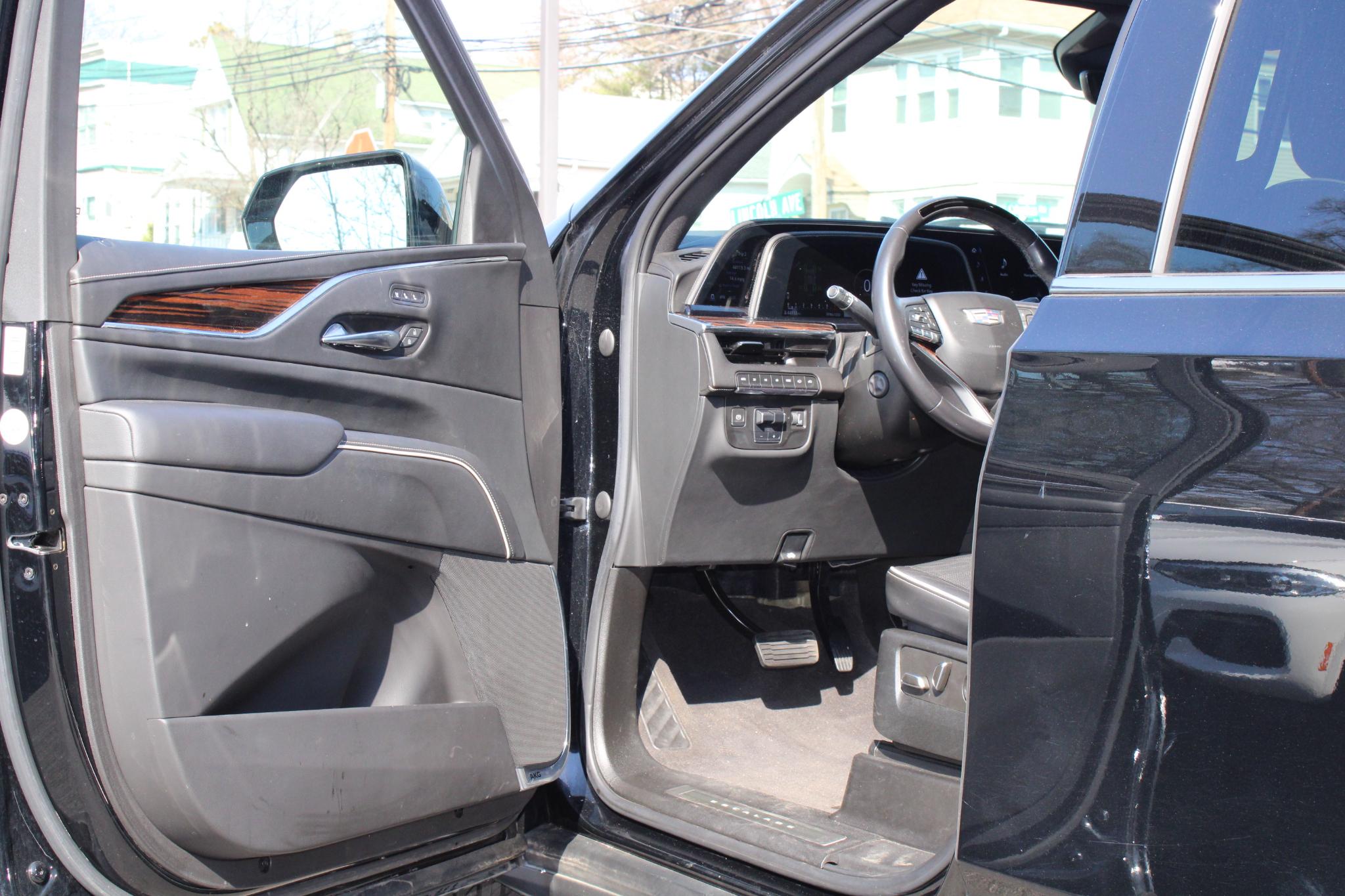 Cadillac Escalade ESV 4WD 4dr Premium Luxury 2022