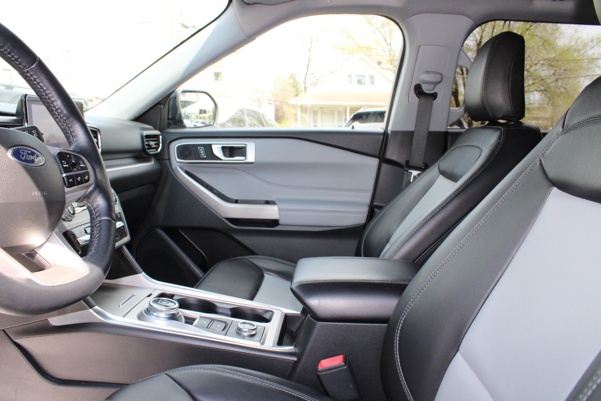 Ford Explorer XLT 4WD 2022