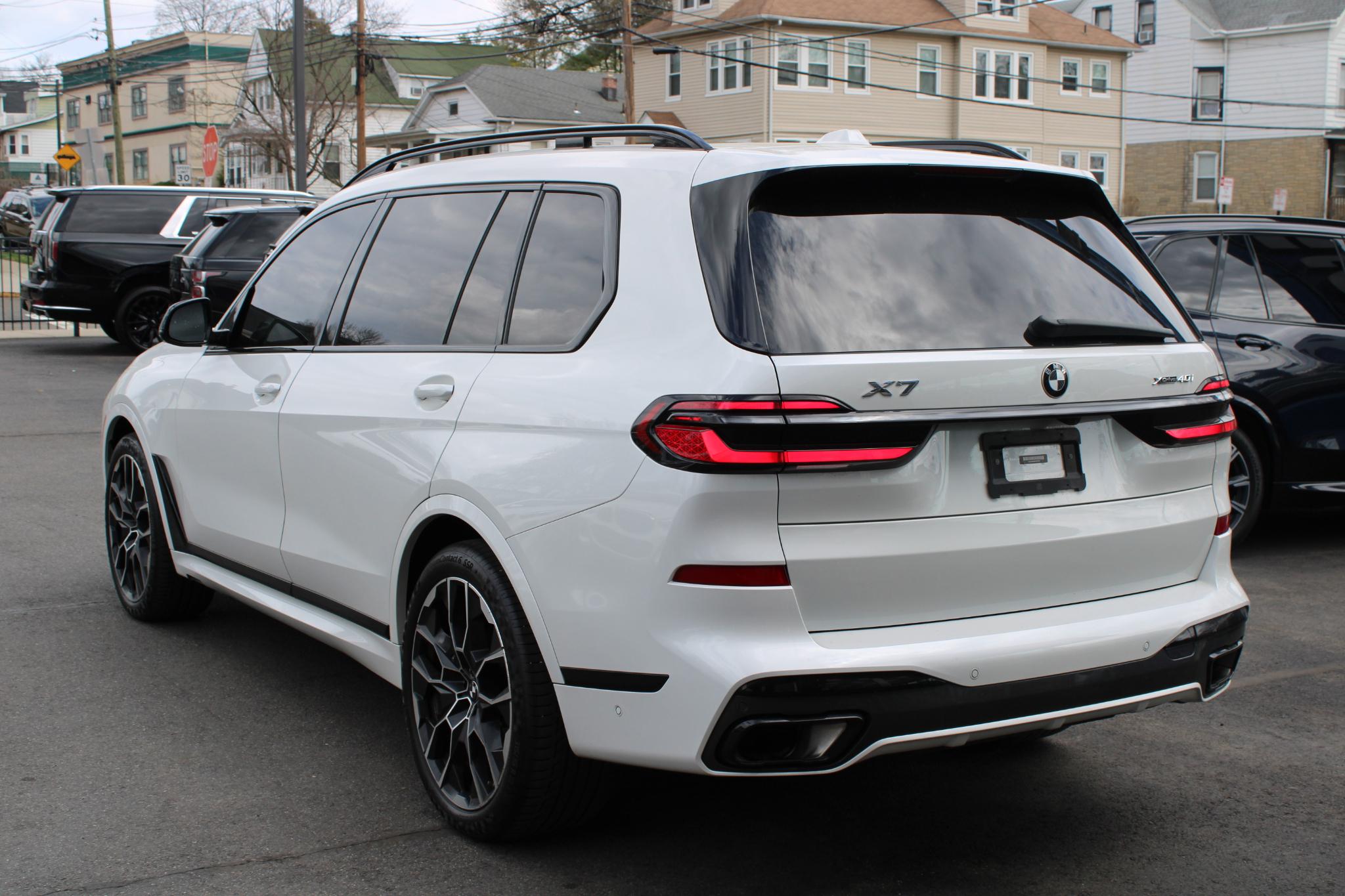 BMW X7 xDrive40i Sports Activity Vehicle 2023