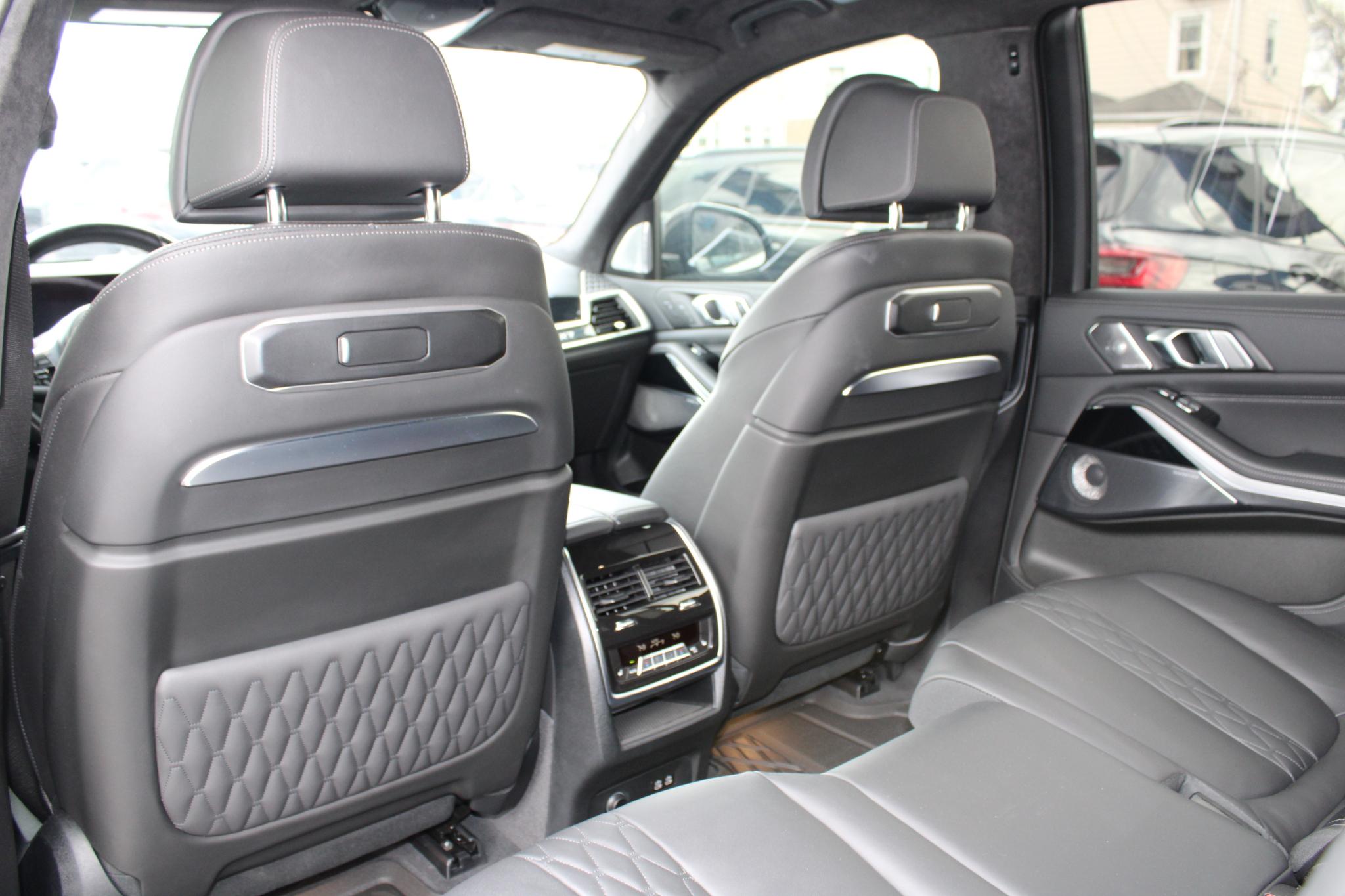 BMW X7 xDrive40i Sports Activity Vehicle 2023