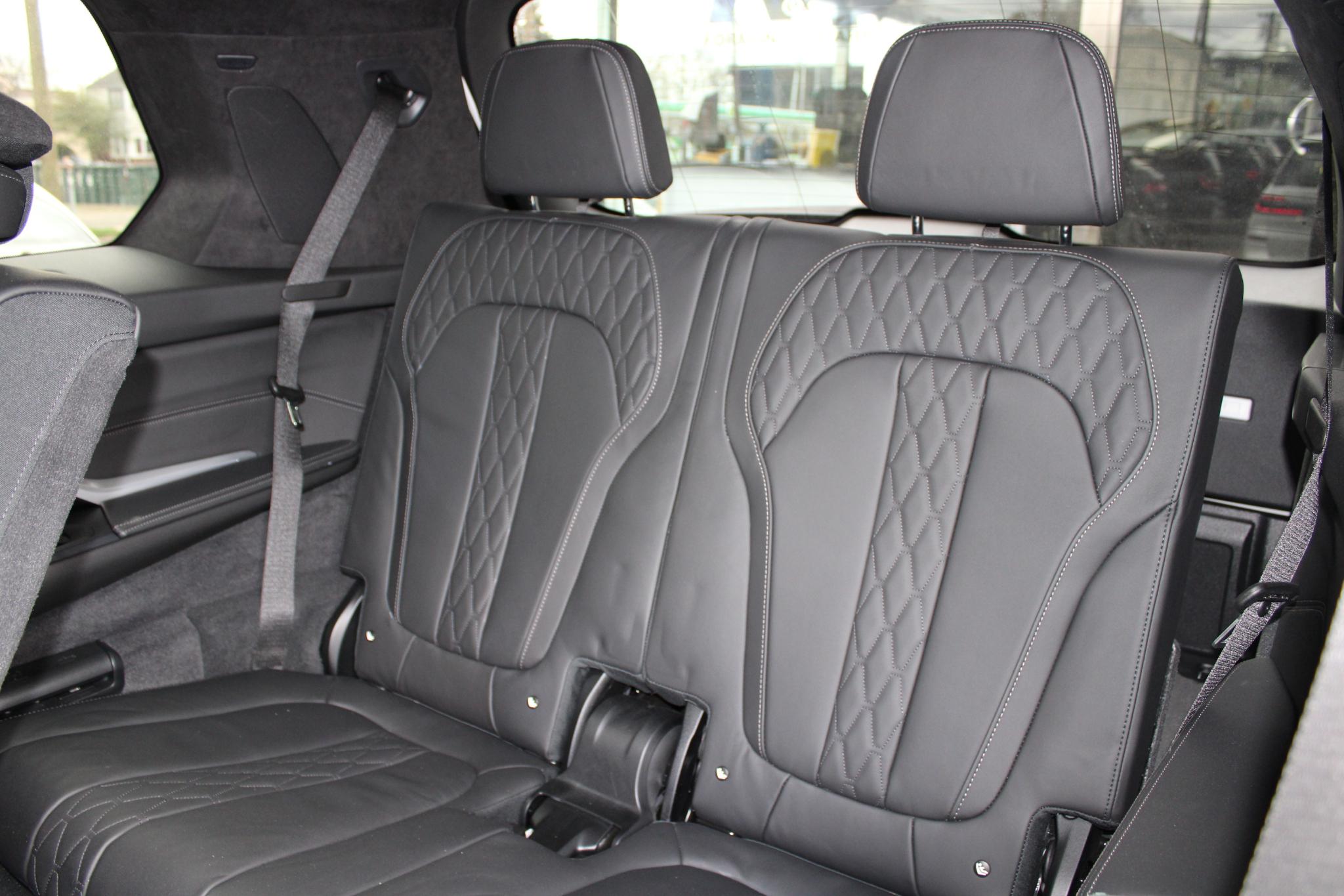 BMW X7 xDrive40i Sports Activity Vehicle 2023