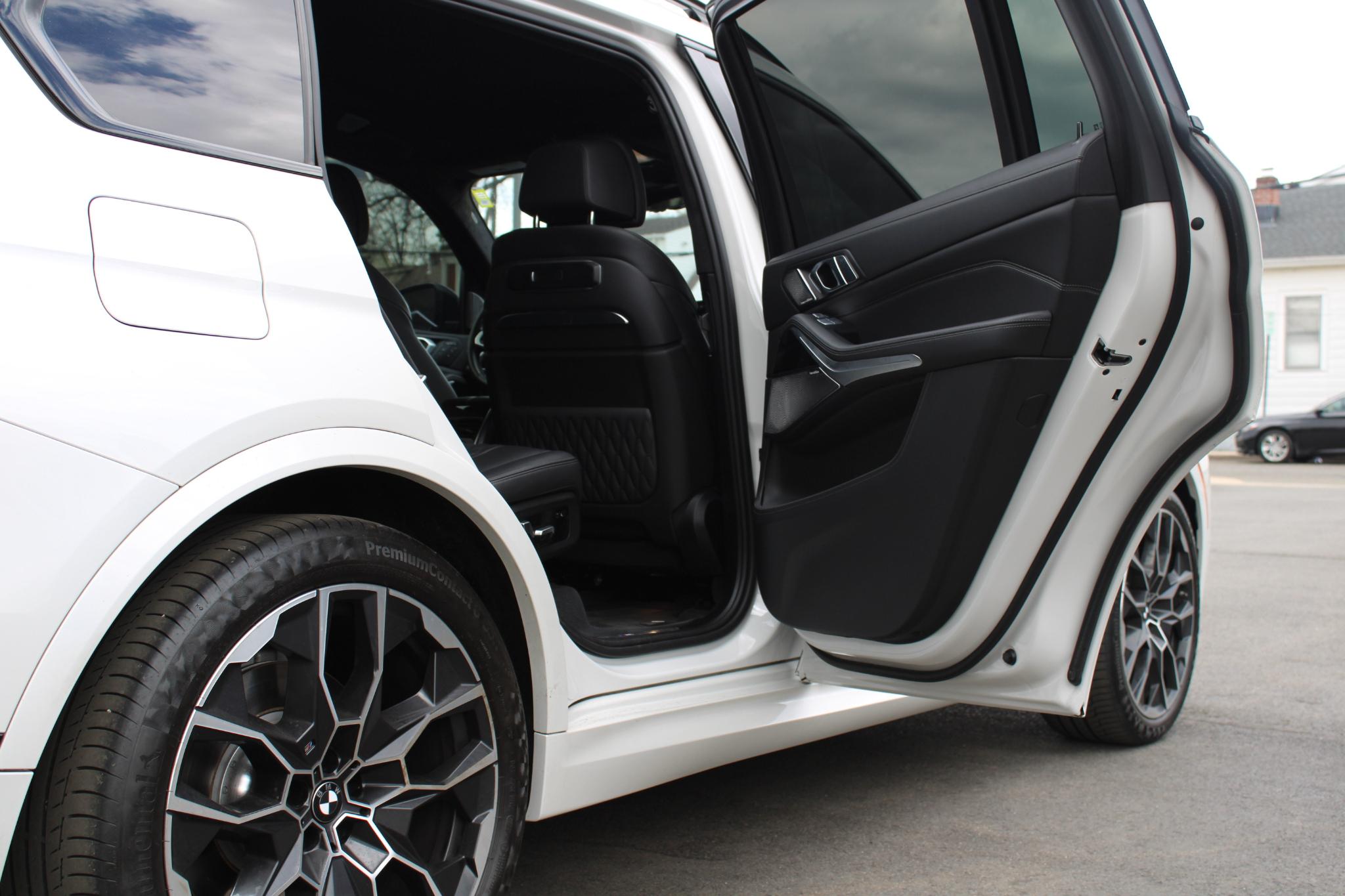 BMW X7 xDrive40i Sports Activity Vehicle 2023