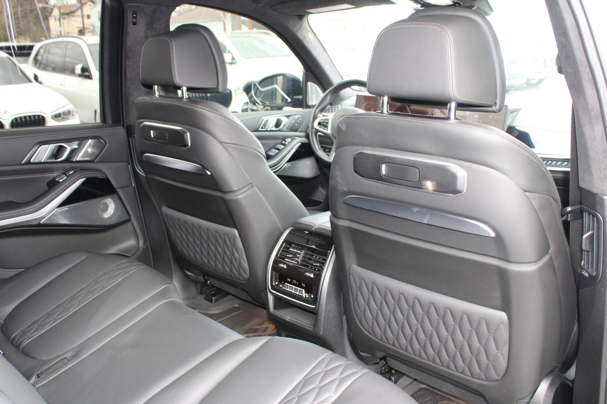 BMW X7 xDrive40i Sports Activity Vehicle 2023