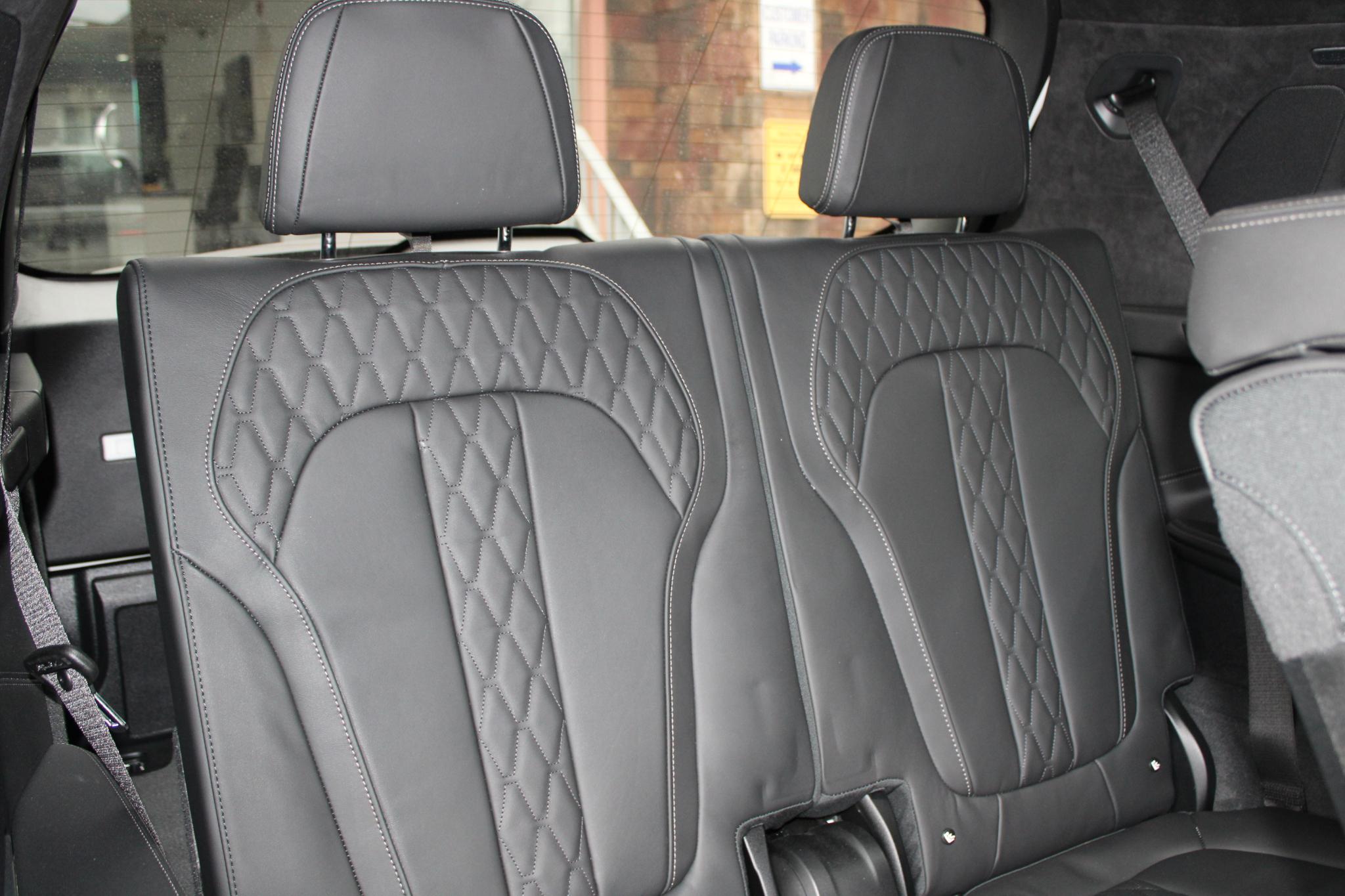 BMW X7 xDrive40i Sports Activity Vehicle 2023